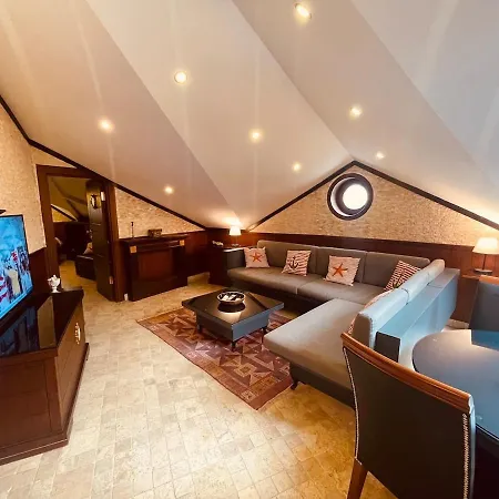 Retro, Two Bedroom And Livingroom On Main Street Apartment *