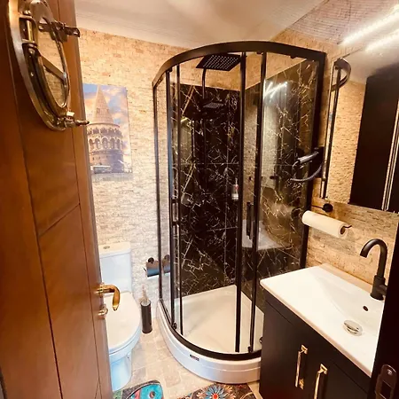 Retro, Two Bedroom And Livingroom On Main Street Apartment *