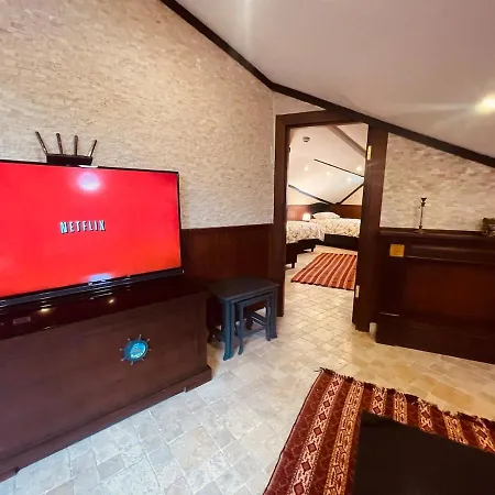 Retro, Two Bedroom And Livingroom On Main Street *